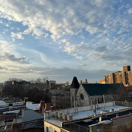 Sunlit Luxury 2br Harlem Brownstone Retreat - Near Express Trains Apartment *
