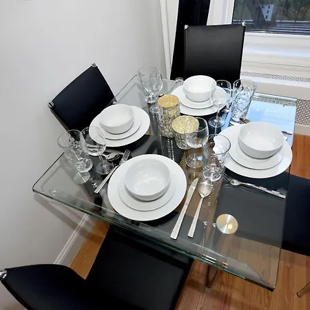 Cityscape 2 Bedroom Unit Prime Location Apartment