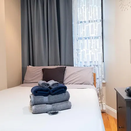 Comfy 2 Bedroom On Park West *