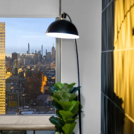 Premium Lux-penthouse In Financial District