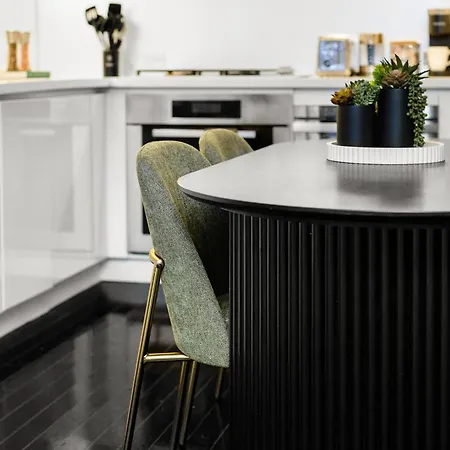 Premium Lux-penthouse In Financial District Apartment *