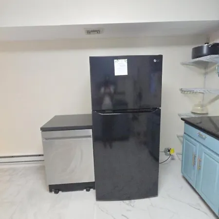 Staten Island Cozy Private 1-br Basement Close To Nyc Family & Pet Friendly *