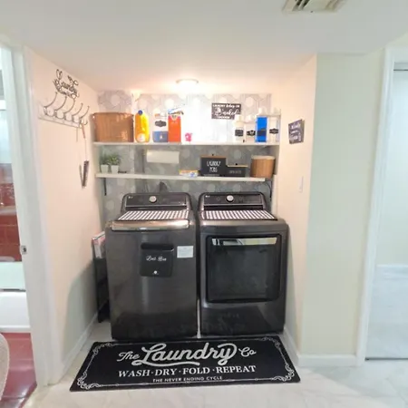 Staten Island Cozy Private 1-br Basement Close To Nyc Family & Pet Friendly * New York