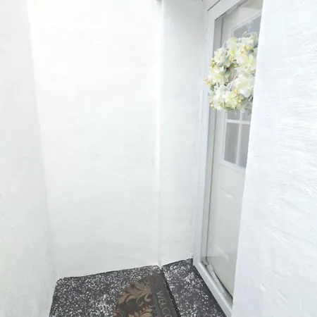 Staten Island Cozy Private 1-br Basement Close To Nyc Family & Pet Friendly Apartment
