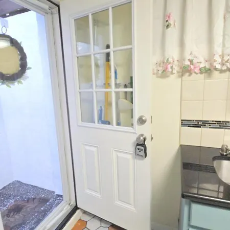 Staten Island Cozy Private 1-br Basement Close To Nyc Family & Pet Friendly