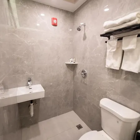 Hotel The One Boutique 3*