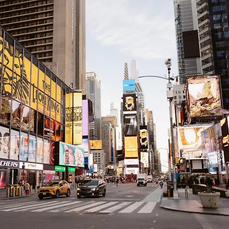Aura Times Square 4* New York