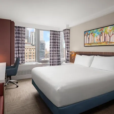 Hilton Garden West 35th Street 3*