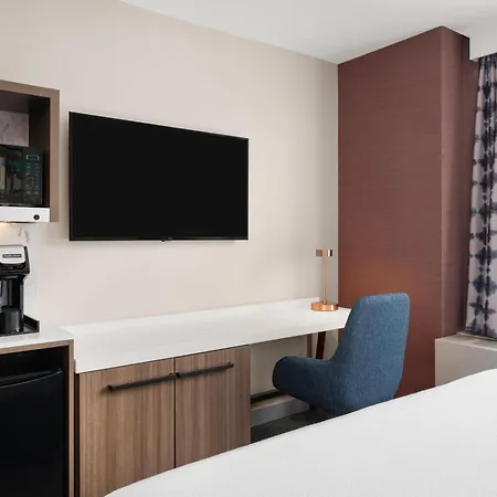 Hilton Garden West 35th Street 3*