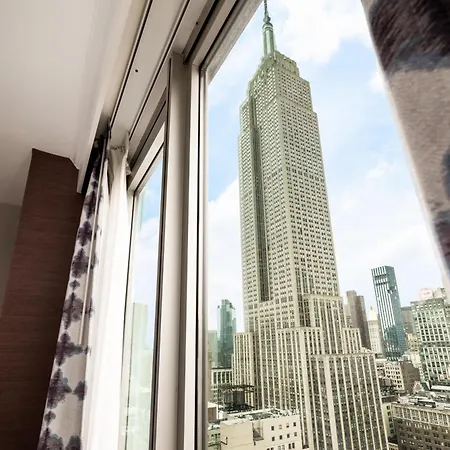 Hilton Garden West 35th Street 3*