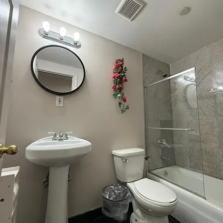 31 Street Broadway Apartment *