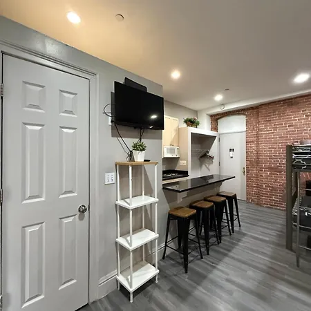 Apartment 31 Street Broadway *