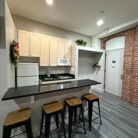 Apartment 31 Street Broadway