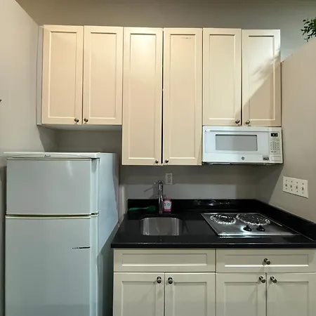 Apartment 31 Street Broadway