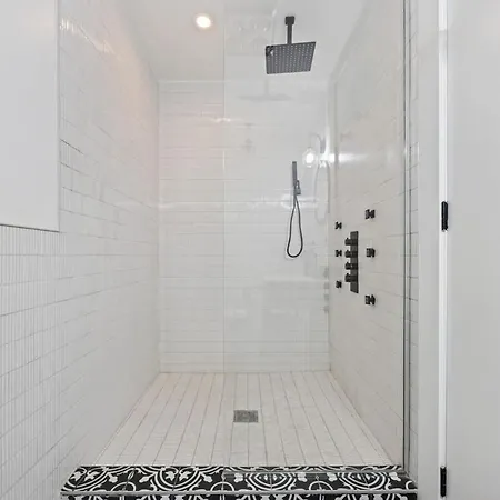 The Perfect For Large Groups Sleeps 10 Apartment
