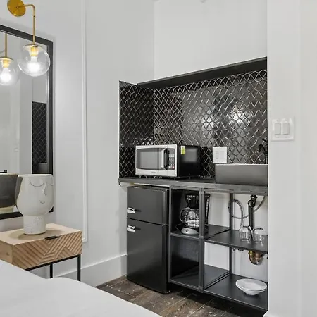 The Perfect For Large Groups Sleeps 10 Apartment New York