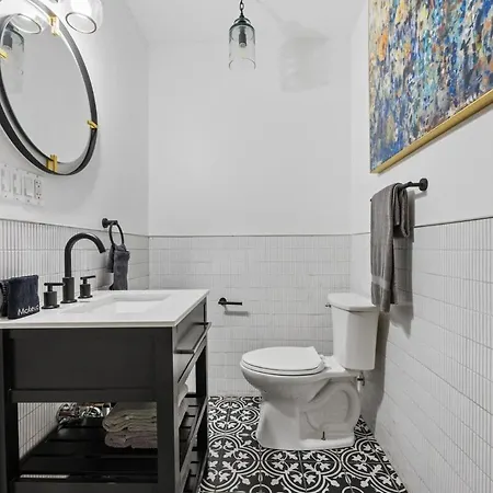 The Perfect For Large Groups Sleeps 10 Apartment New York