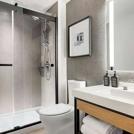 Sheraton Tribeca 4*