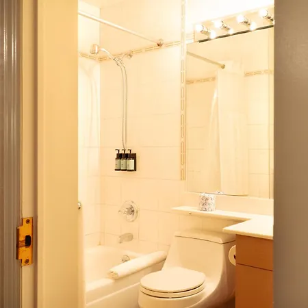 Stanford Hotel 3*