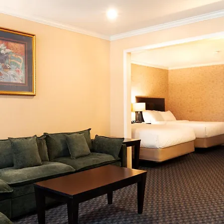 Stanford Hotel 3*