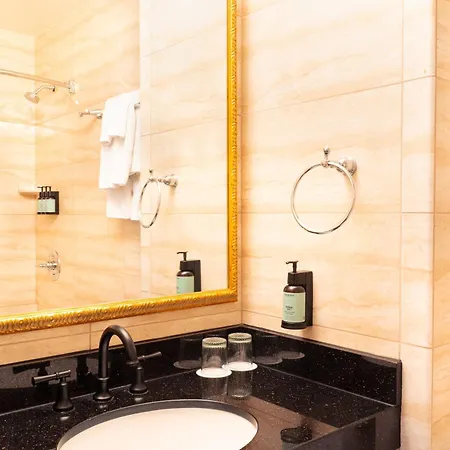 Stanford Hotel 3*