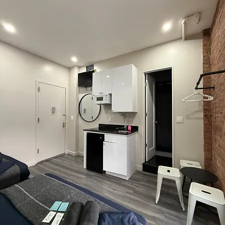 Apartment 31 Street Broadway
