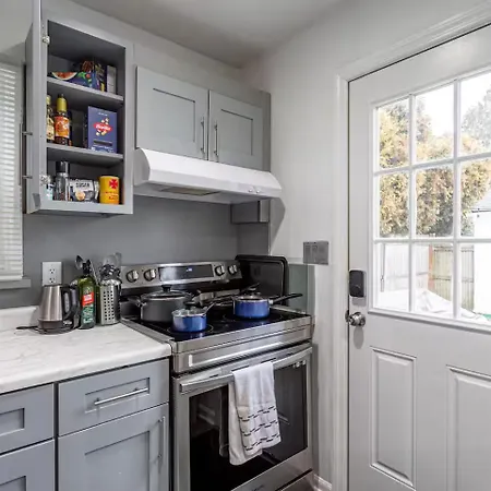 Entire 3bdr W/parking, Backyard, Firepit, Bbq New York