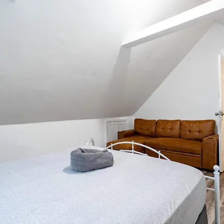 Entire 3bdr W/parking, Backyard, Firepit, Bbq * New York