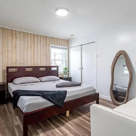 Entire 3bdr W/parking, Backyard, Firepit, Bbq New York