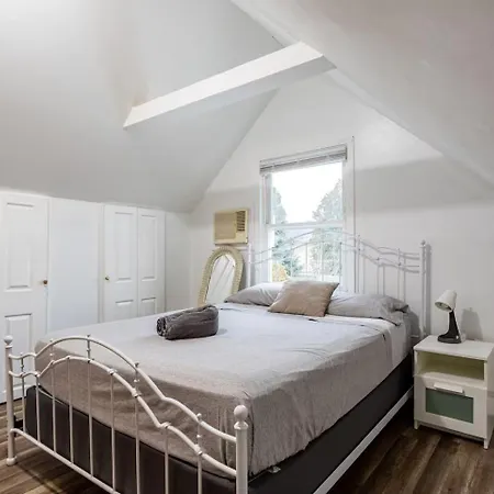 Entire 3bdr W/parking, Backyard, Firepit, Bbq * New York