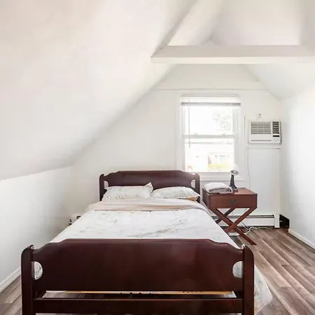 Entire 3bdr W/parking, Backyard, Firepit, Bbq Villa