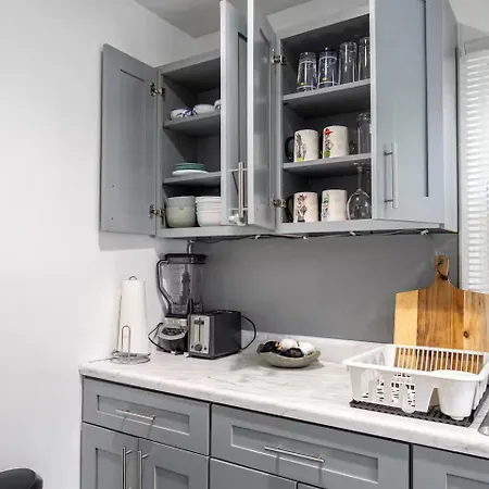 Entire 3bdr W/parking, Backyard, Firepit, Bbq New York