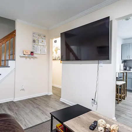 Entire 3bdr W/parking, Backyard, Firepit, Bbq * New York