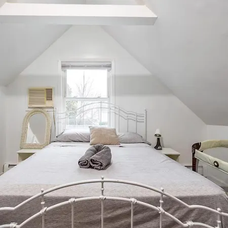 Entire 3bdr W/parking, Backyard, Firepit, Bbq New York