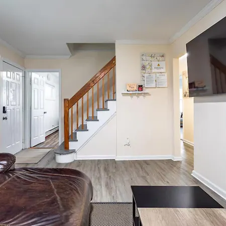 Entire 3bdr W/parking, Backyard, Firepit, Bbq *