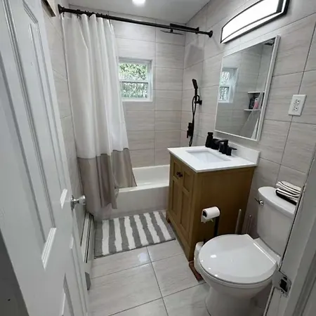 Entire 3bdr W/parking, Backyard, Firepit, Bbq * New York