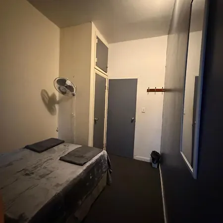 Macaw Hostel *