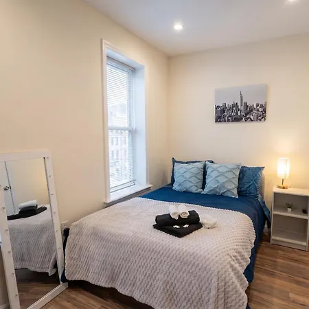 Next To Manhattan 2 Bedrooms - Subway 20 Steps, Manhattan 1 Stop Apartment
