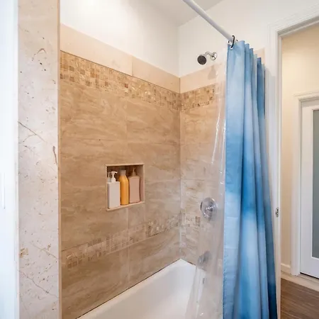 Apartment Next To Manhattan 2 Bedrooms - Subway 20 Steps, Manhattan 1 Stop