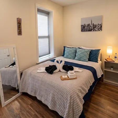 Next To Manhattan 2 Bedrooms - Subway 20 Steps, Manhattan 1 Stop Apartment *