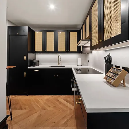 Freeman 802 By Rove Travel - 1brcondo With Shared Amenities * New York