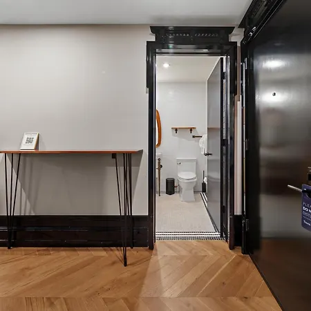 Freeman 802 By Rove Travel - 1brcondo With Shared Amenities * New York