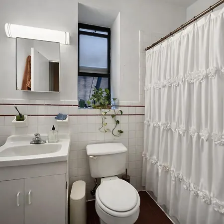 In A 3 Big Prime Harlem Location Near Park Homestay