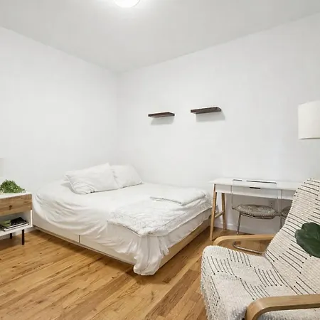 In A 3 Big Prime Harlem Location Near Park * New York