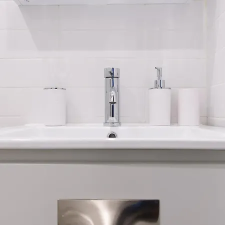 Apartment 244 East