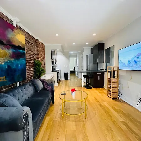 Midtown West By Times Square Apartment *