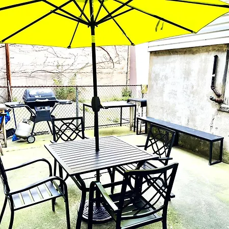 Completely Private 2 Bedroom With Backyard In Lic !!! New York