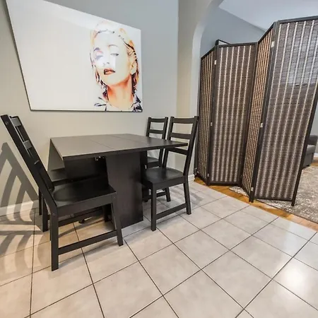 Apartment 2br Near Mount Sinai & Metropolitan Hospitals New York