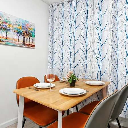 Elegant 3 Bedroom Unit In Lower Manhattan New York