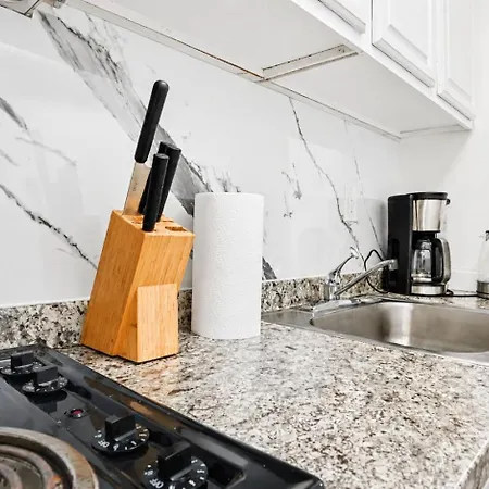 Elegant 3 Bedroom Unit In Lower Manhattan Apartment